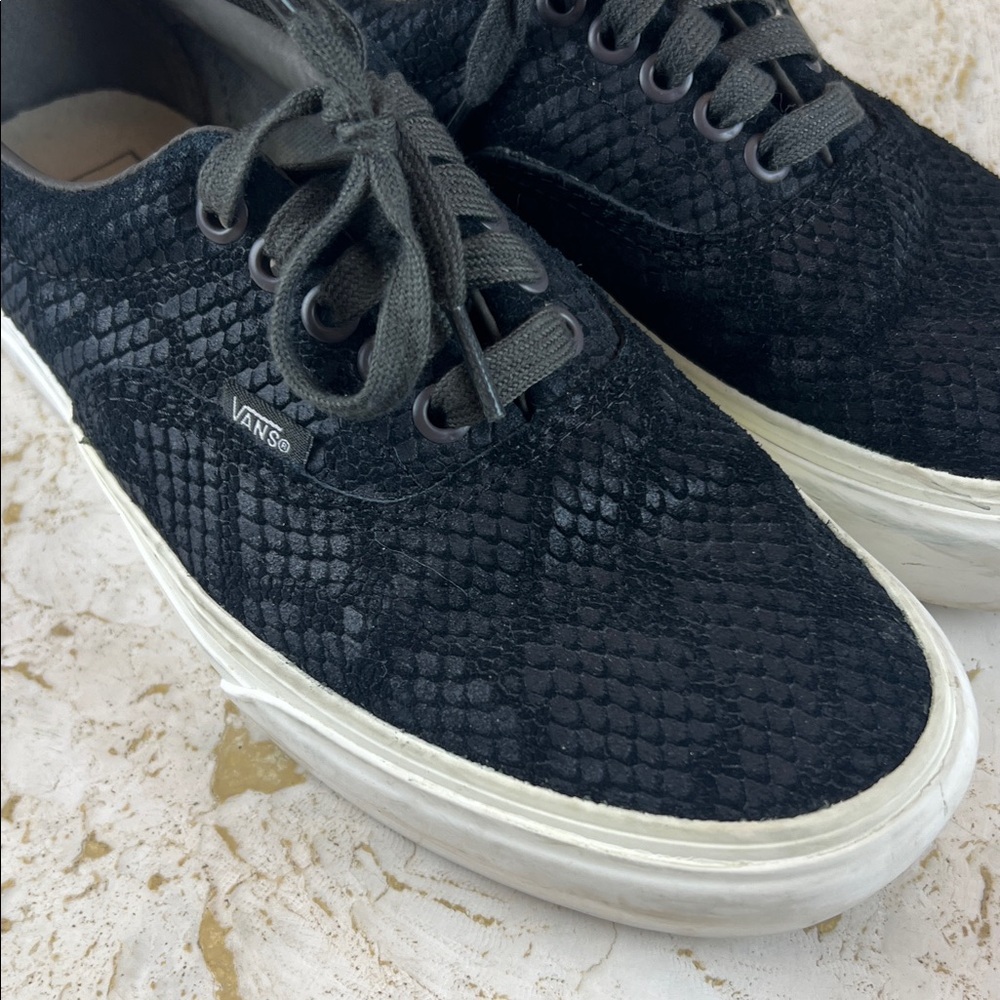 Vans Black Animal Era Embossed Platform Trainers Womens 8, men’s 6.5 - Picture 3 of 11